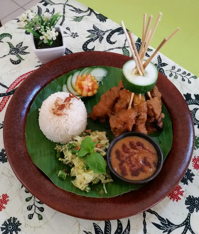 Tempatku Indonesian Restaurant And Rooms Senggigi Luaran gambar