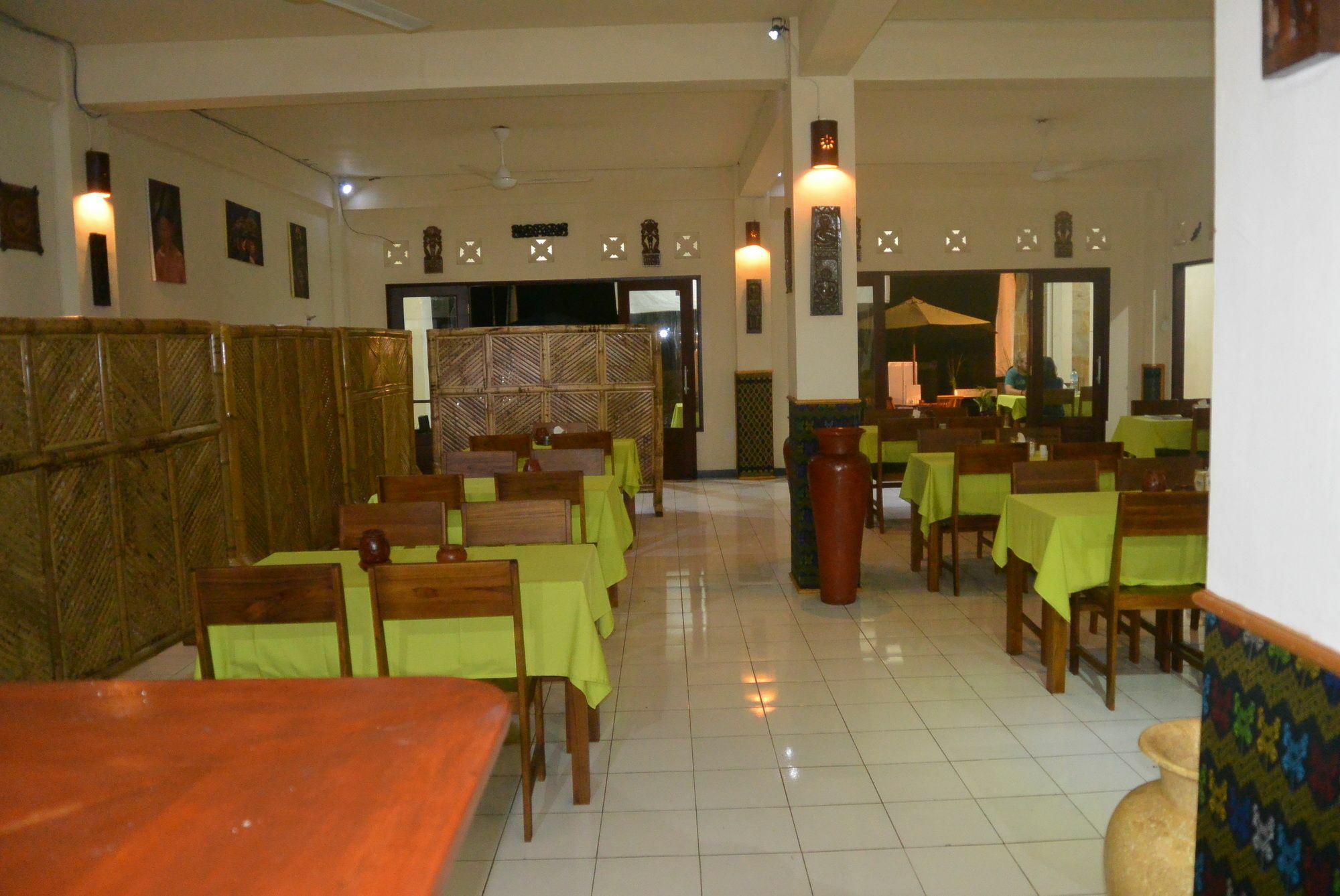 Tempatku Indonesian Restaurant And Rooms Senggigi Luaran gambar